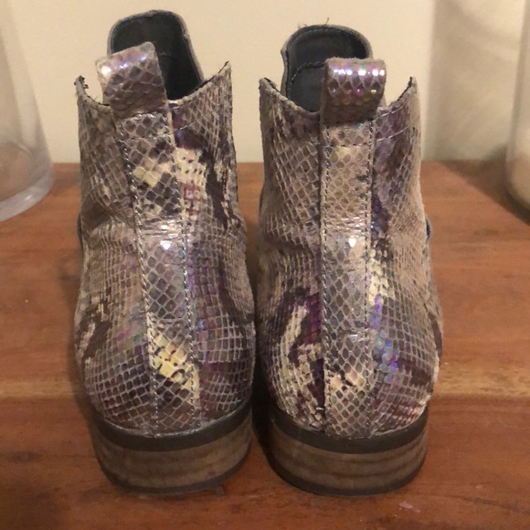 Grey flat bootie with snake skin heel - Picture 2 of 3